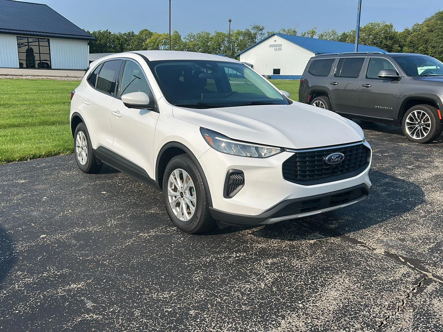 Used 2024 Oxford White Ford Active image 3