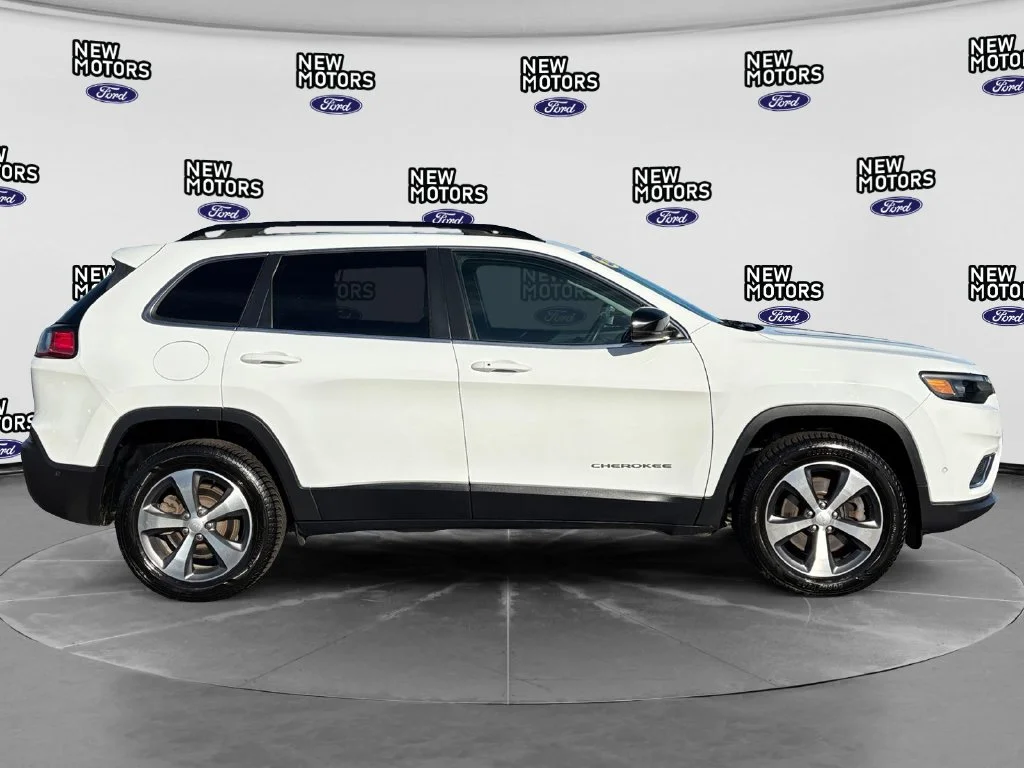 Used 2022 Bright White Clearcoat Jeep Limited image 7