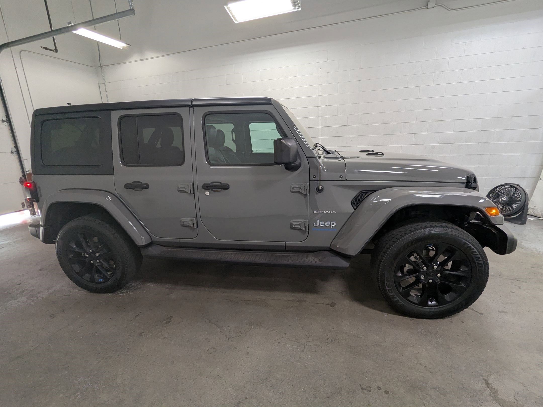 Used 2023 Sting-Gray Clearcoat Jeep Sahara image 3