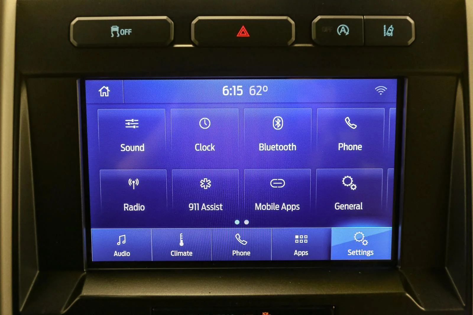Used 2020 Silver Spruce Ford LARIAT image 25