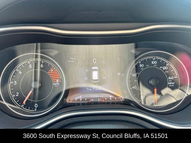 Used 2019 Silver Jeep Limited image 18