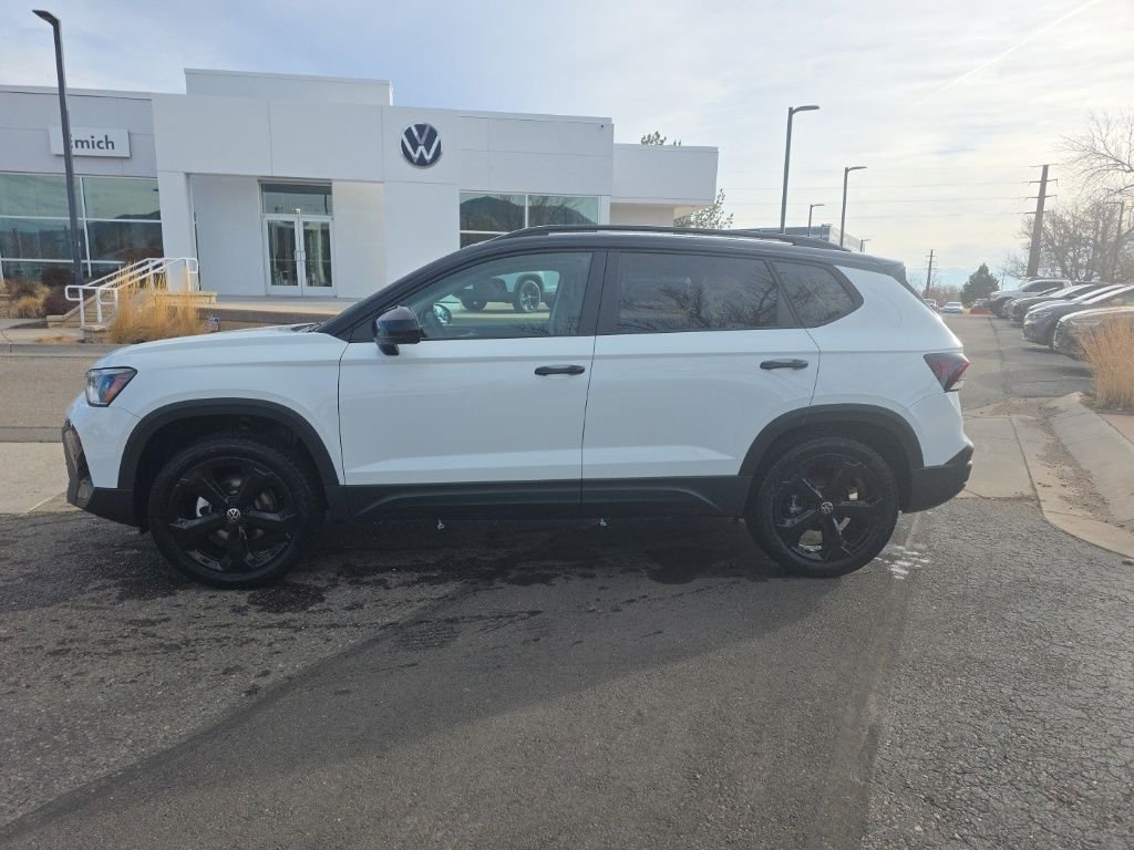New 2026 Pure White w/Deep Blk Rf Volkswagen 1.5T SE Black image 2