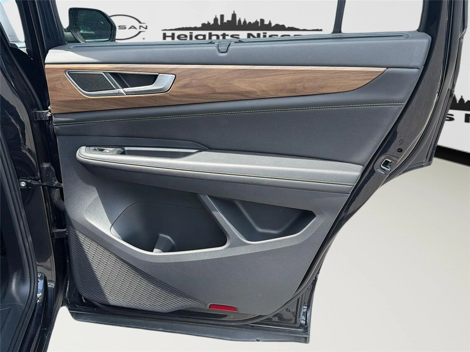 2025 Volkswagen Atlas SE w/Tech - Photo 30
