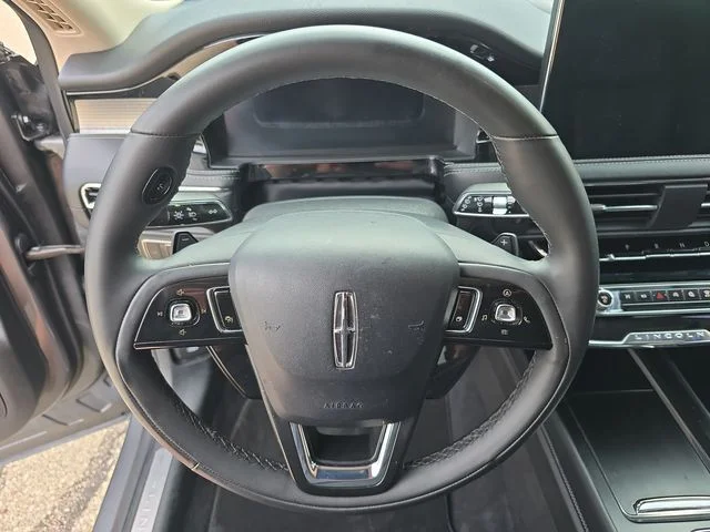 Used 2023 Gray Lincoln Standard image 25