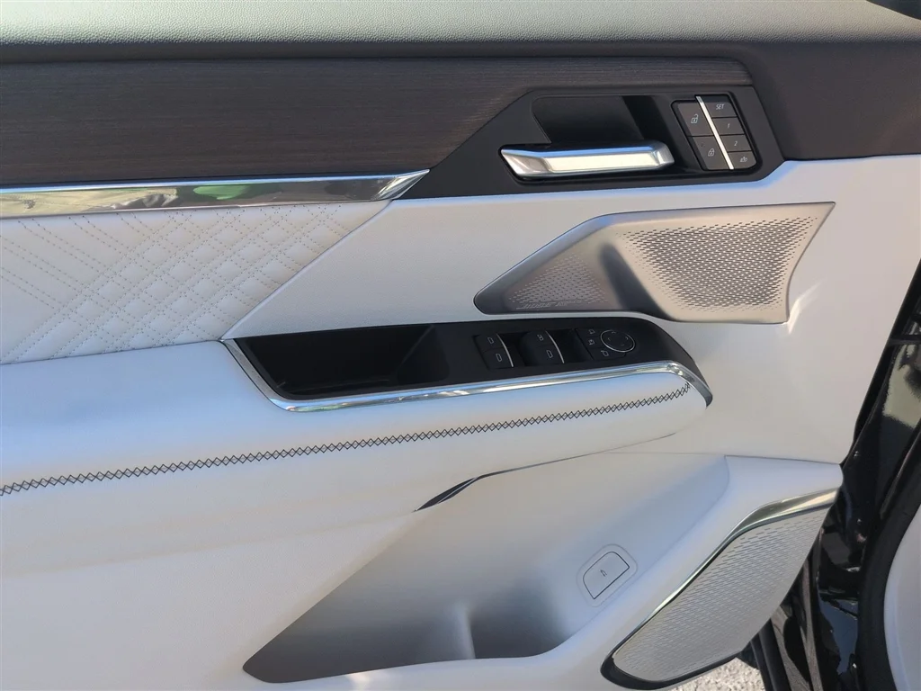 Used 2024 Ebony Twilight Metallic GMC Denali image 24