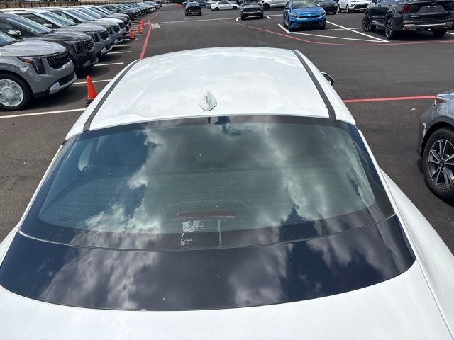 Certified Used 2025 Snow White Pearl Kia EX image 13