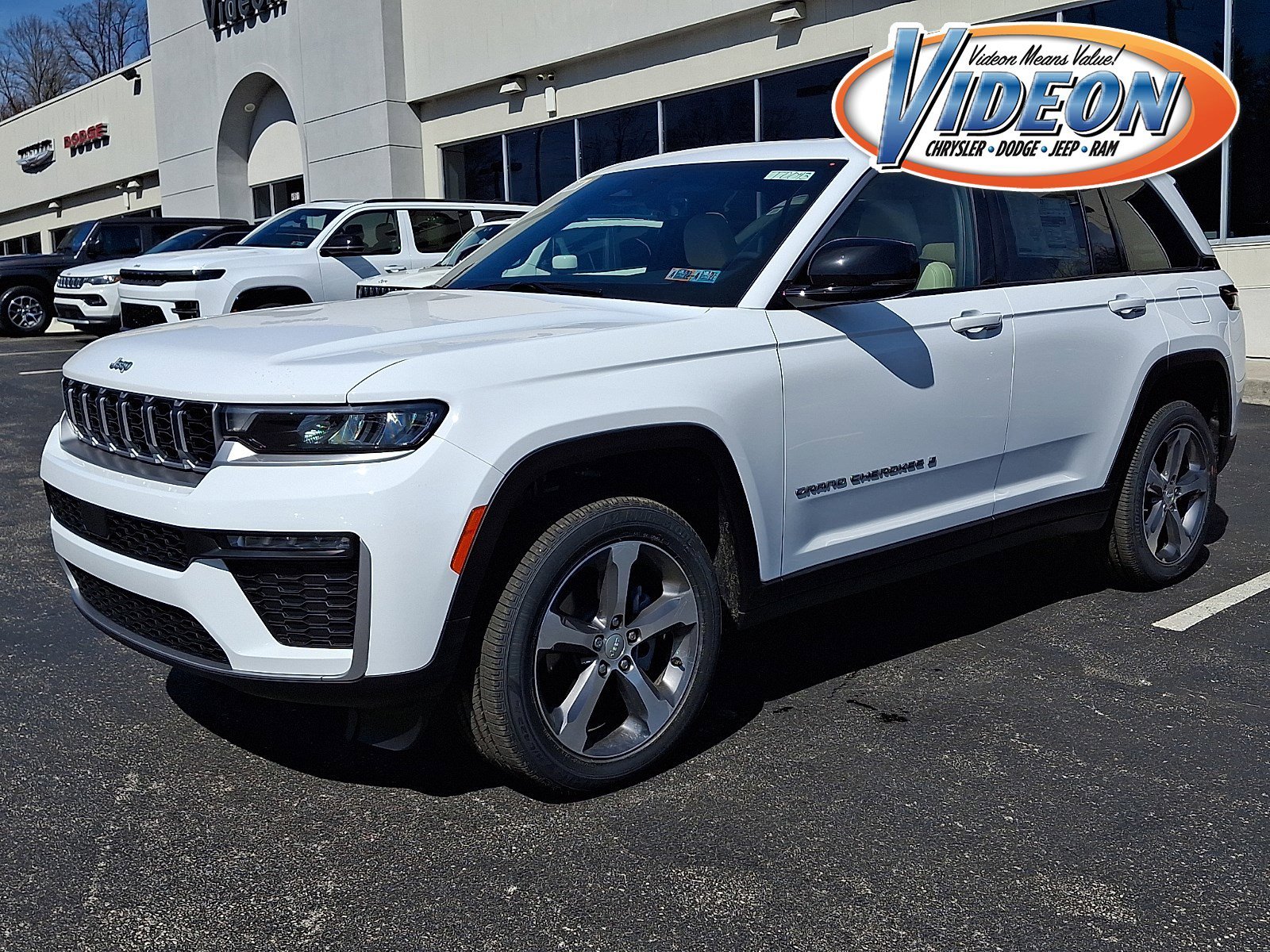 New 2026 Bright White Clear-Coat Exterior Paint Jeep Limited image 1