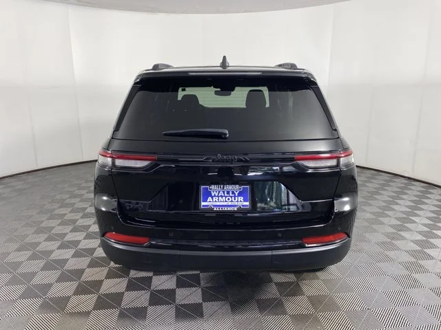 Used 2024 Black Jeep Altitude X image 9