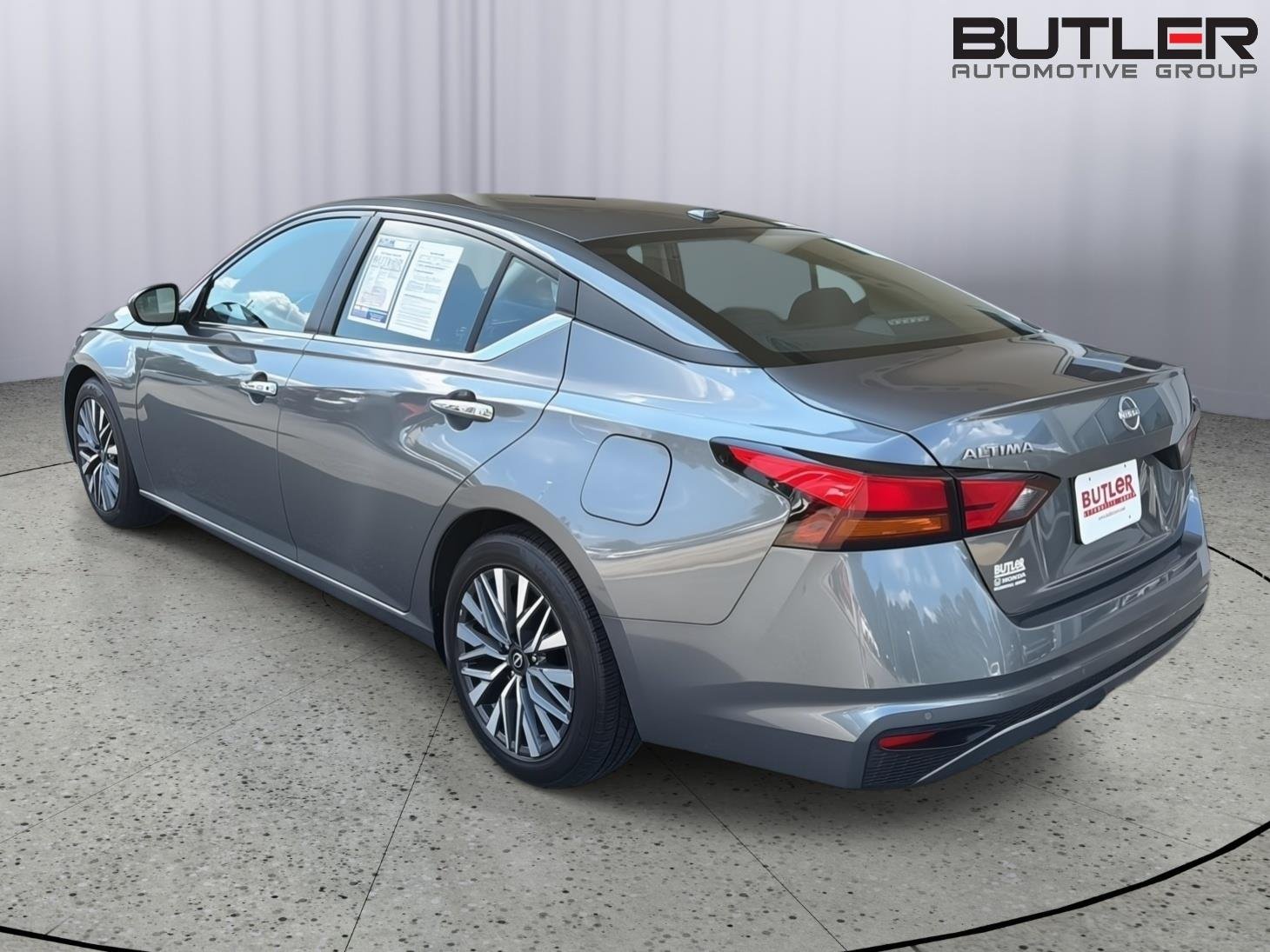 Used 2025 Gun Metallic Nissan SV image 4