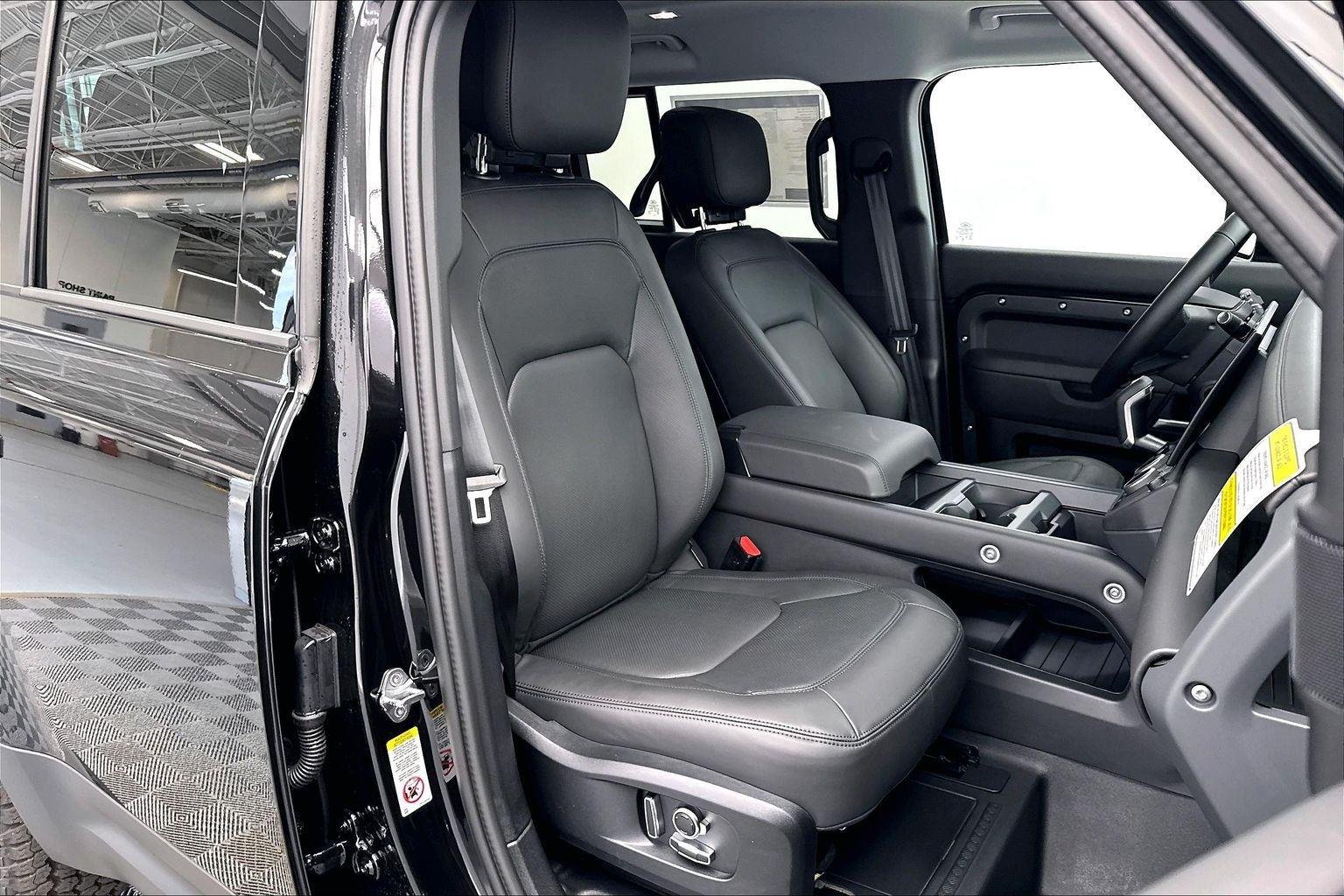 New 2026 Santorini Black Metallic Land Rover S image 35