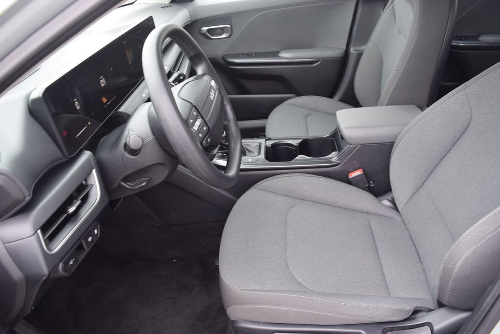 2025 Kia K4 LXS - Photo 16