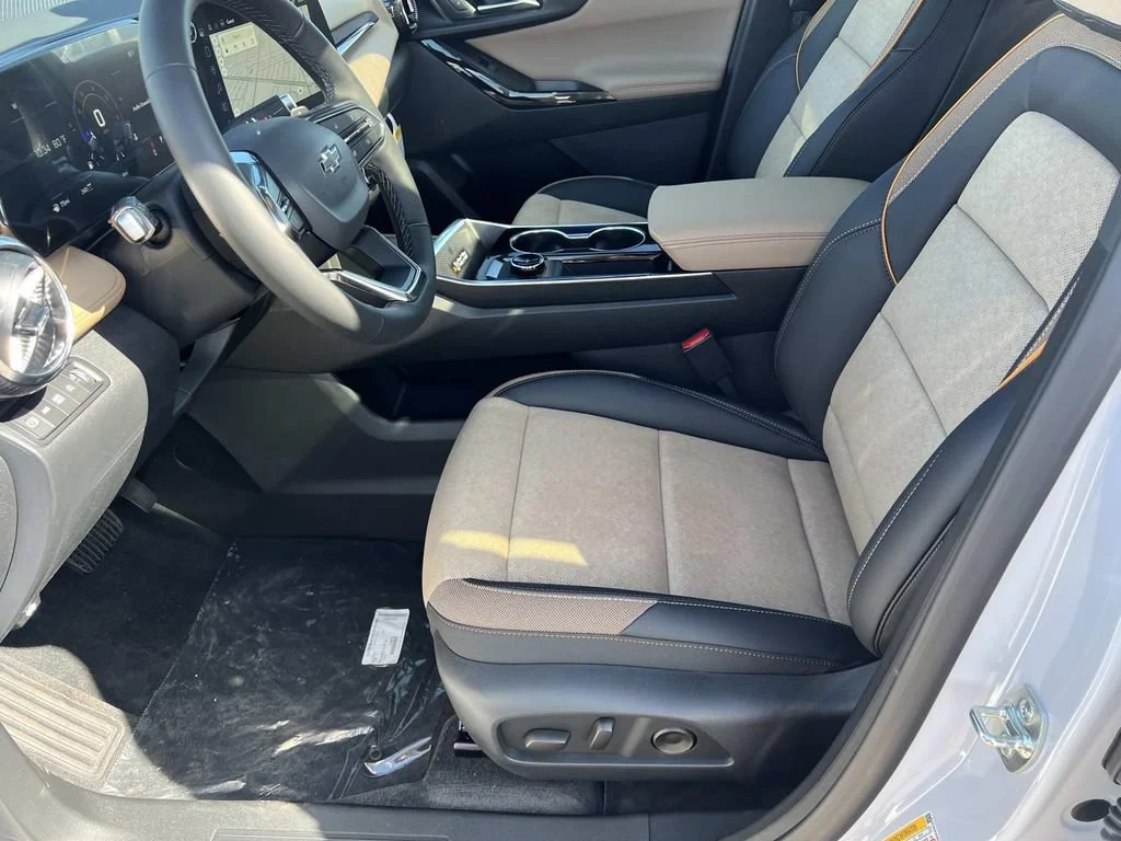 New 2027 Polar White Tricoat Chevrolet ACTIV image 12