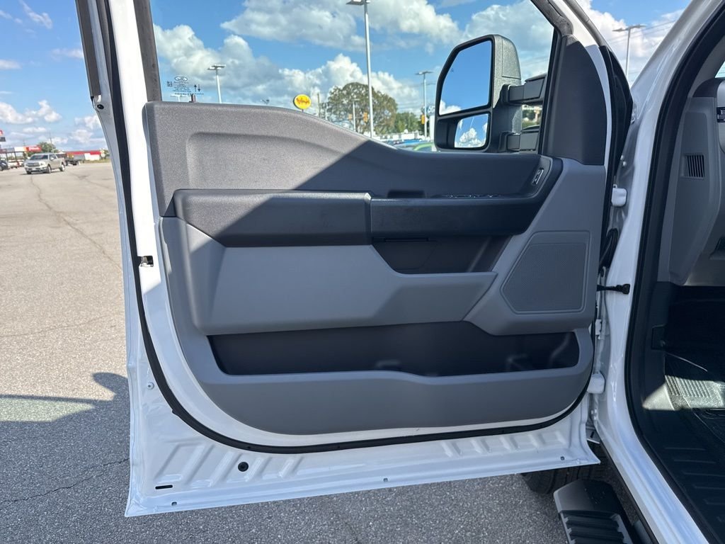 2026 Ford F-350 Super Duty Chassis Cab XL - Photo 12