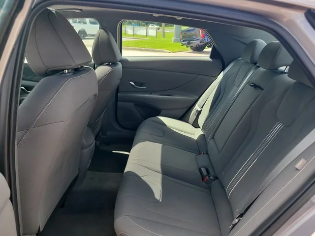 Used 2025  Hyundai SEL Convenience image 12