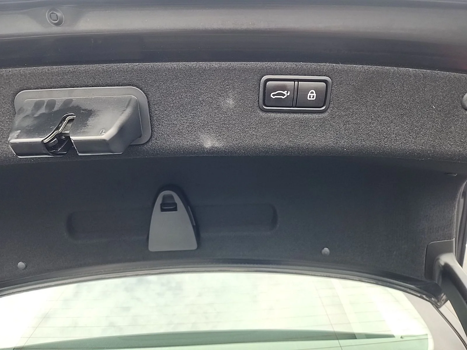 Used 2018 Black Genesis 3.8 image 33