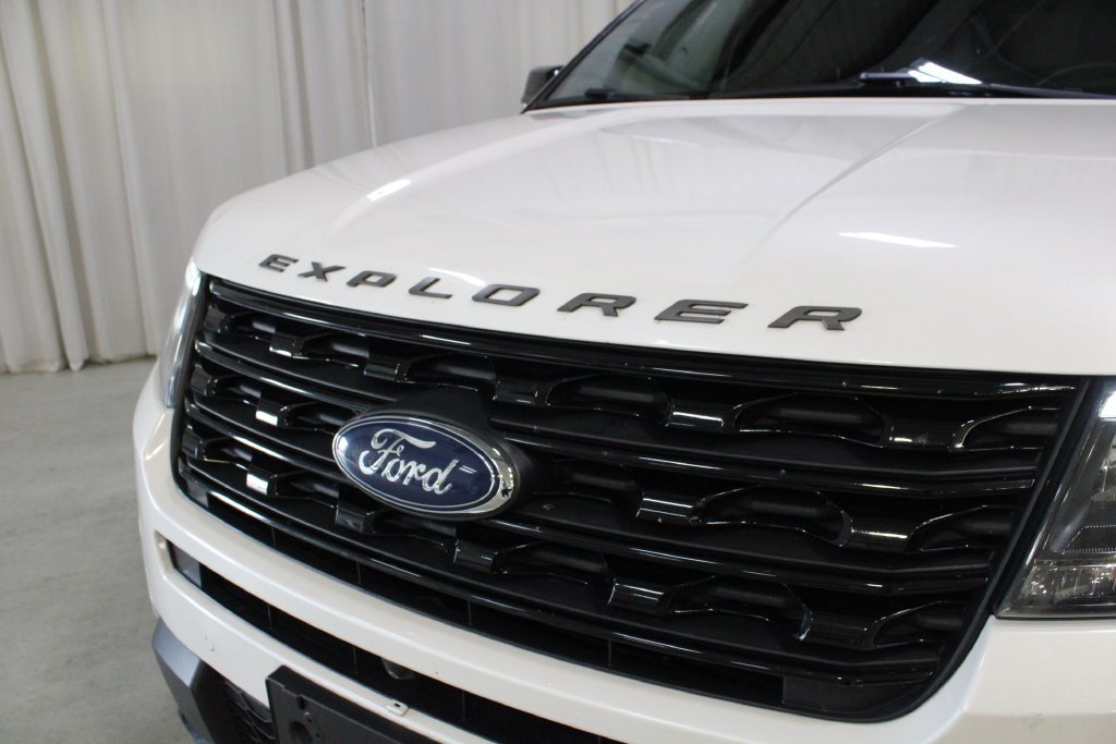Used 2017 White Ford Sport image 34