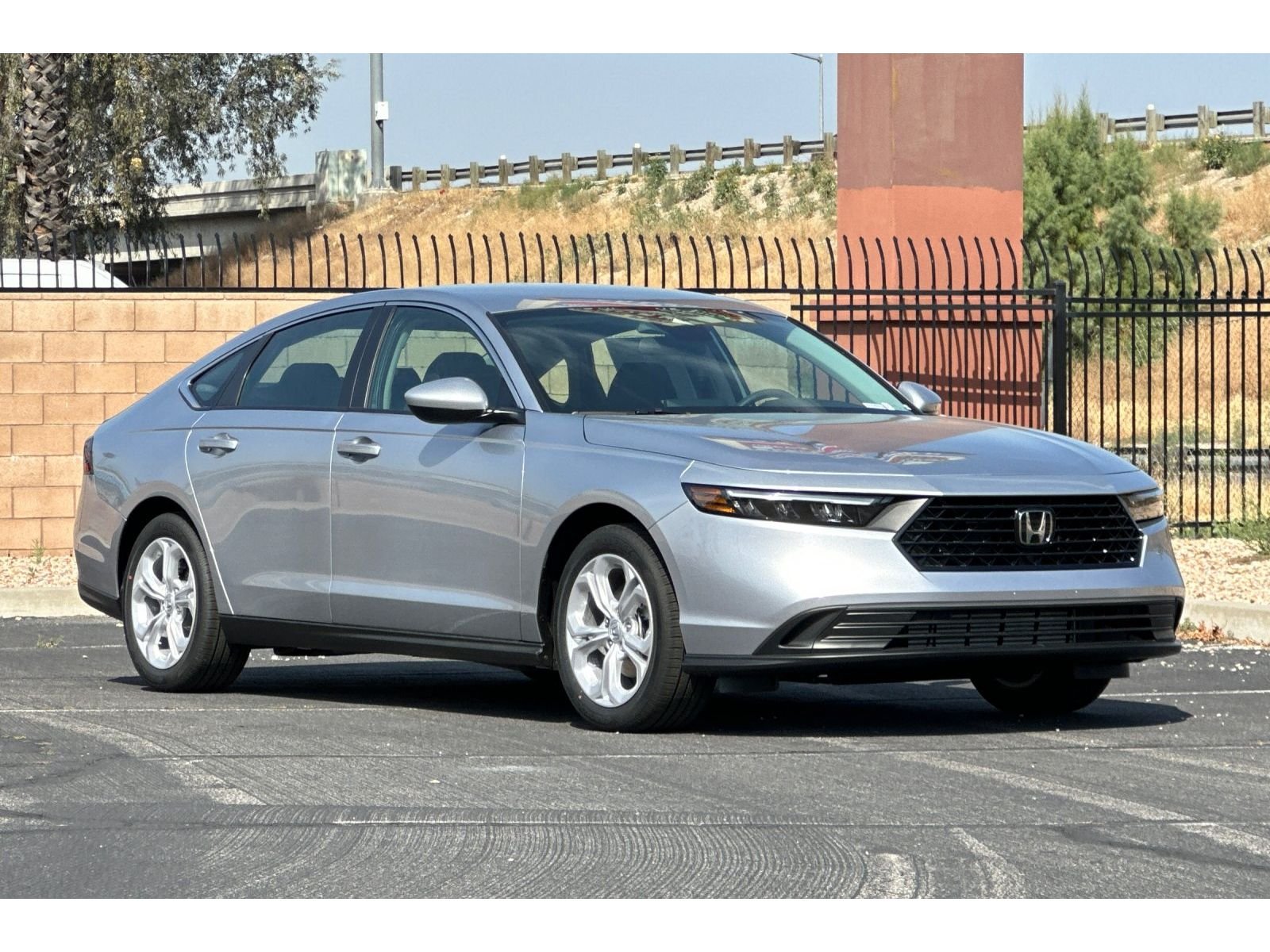 New 2026 Solar Silver Metallic Honda LX image 2
