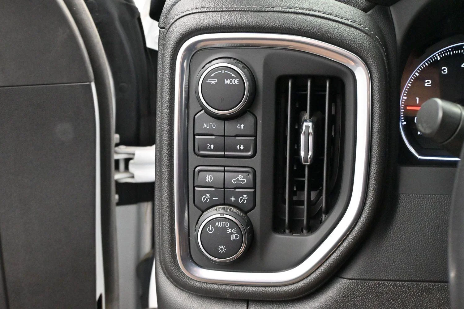 Used 2022 Summit White Chevrolet LT Trail Boss image 28