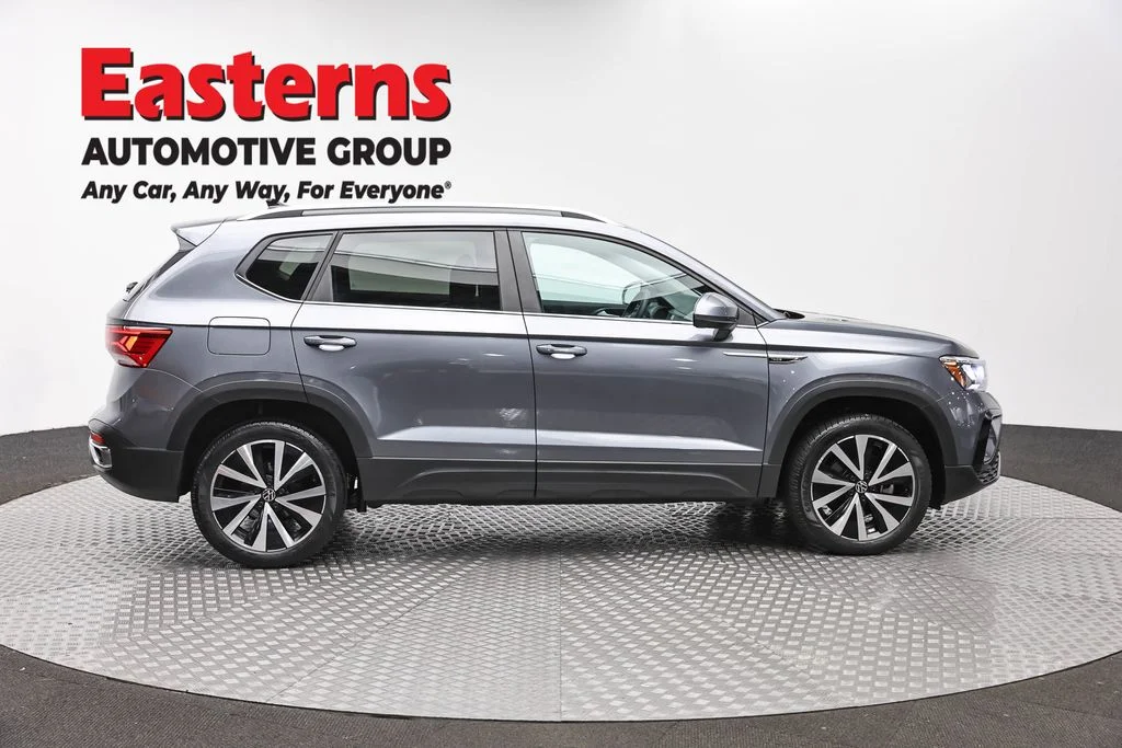 Used 2022 Gray Volkswagen 1.5T SE image 4