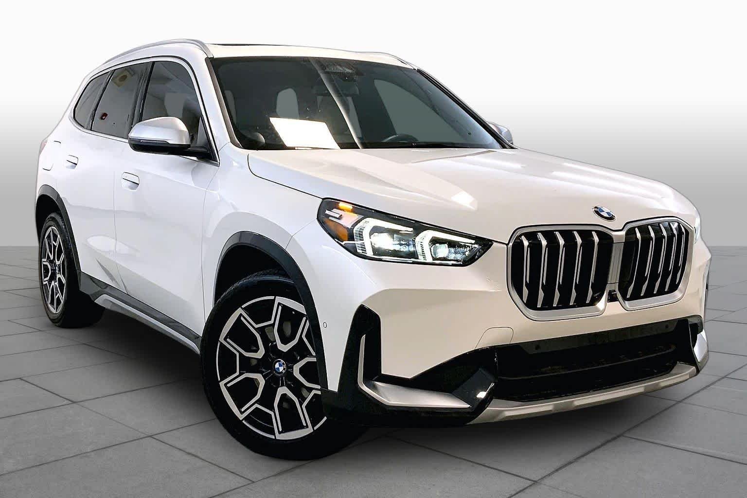 Certified Used 2024 Mineral White Metallic BMW xDrive28i image 2