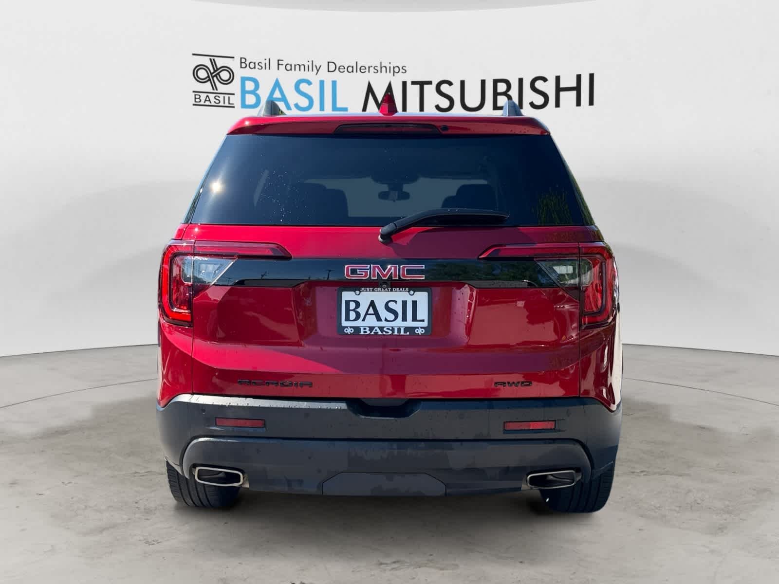 Used 2023 Volcanic Red Tintcoat GMC SLE image 4
