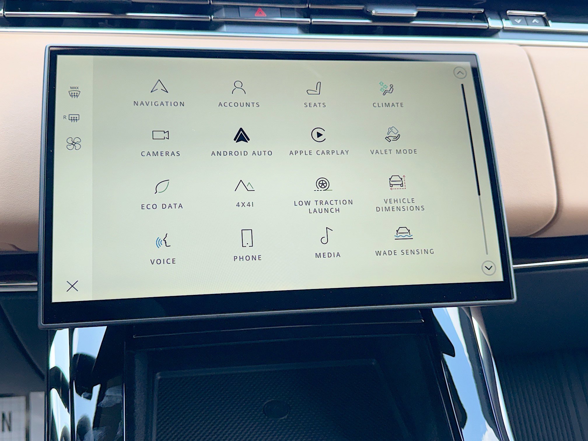 New 2026 Fuji White LAND ROVER SE image 29