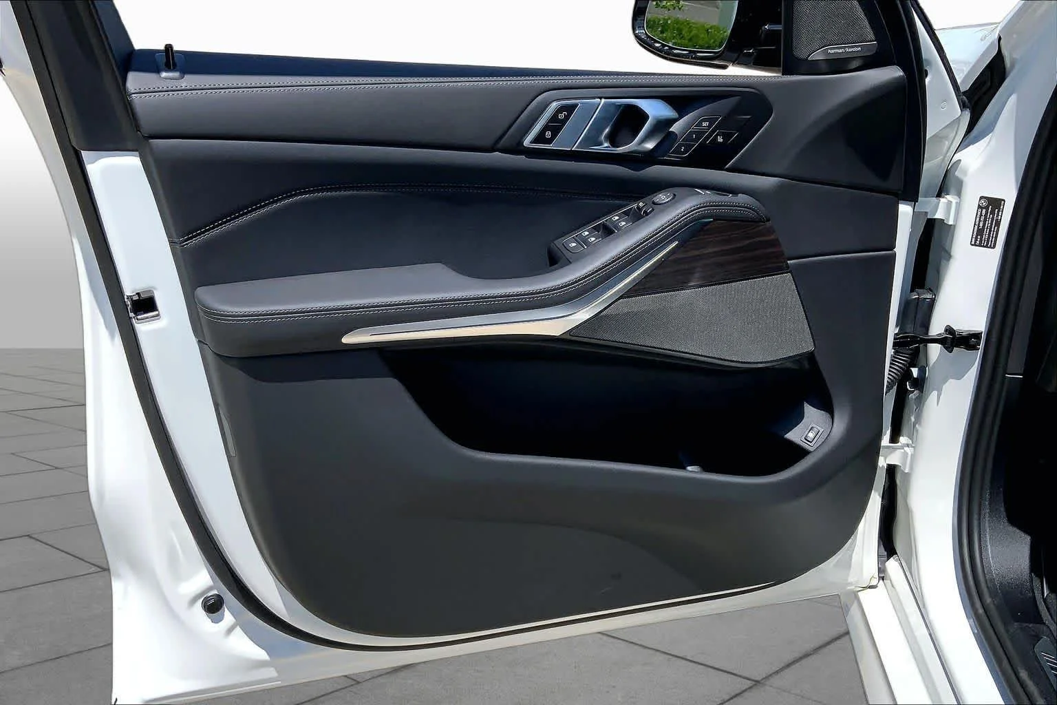 New 2026 Alpine White BMW xDrive50e image 10