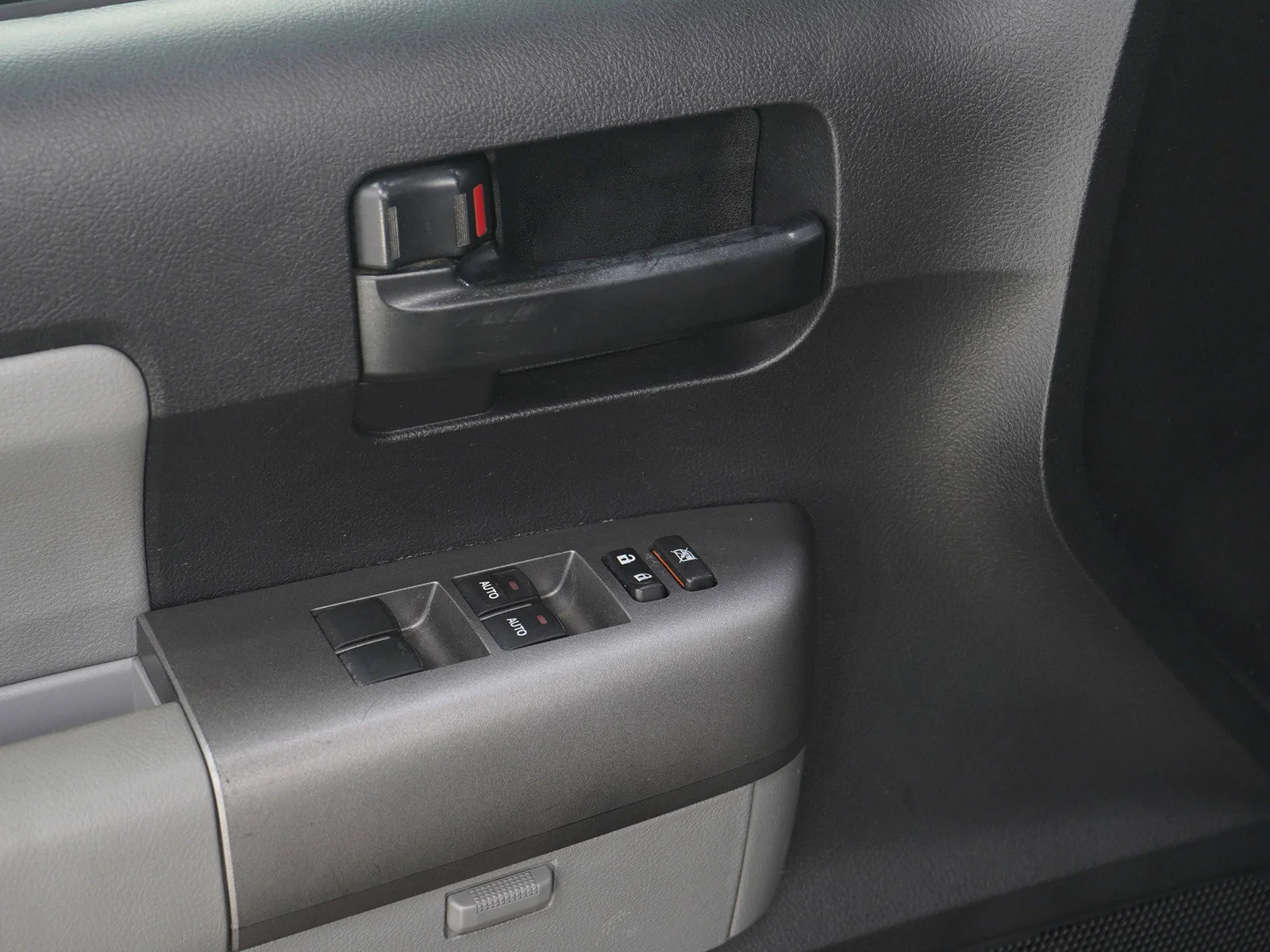 Used 2010 Silver Sky Metallic Toyota SR5 image 22