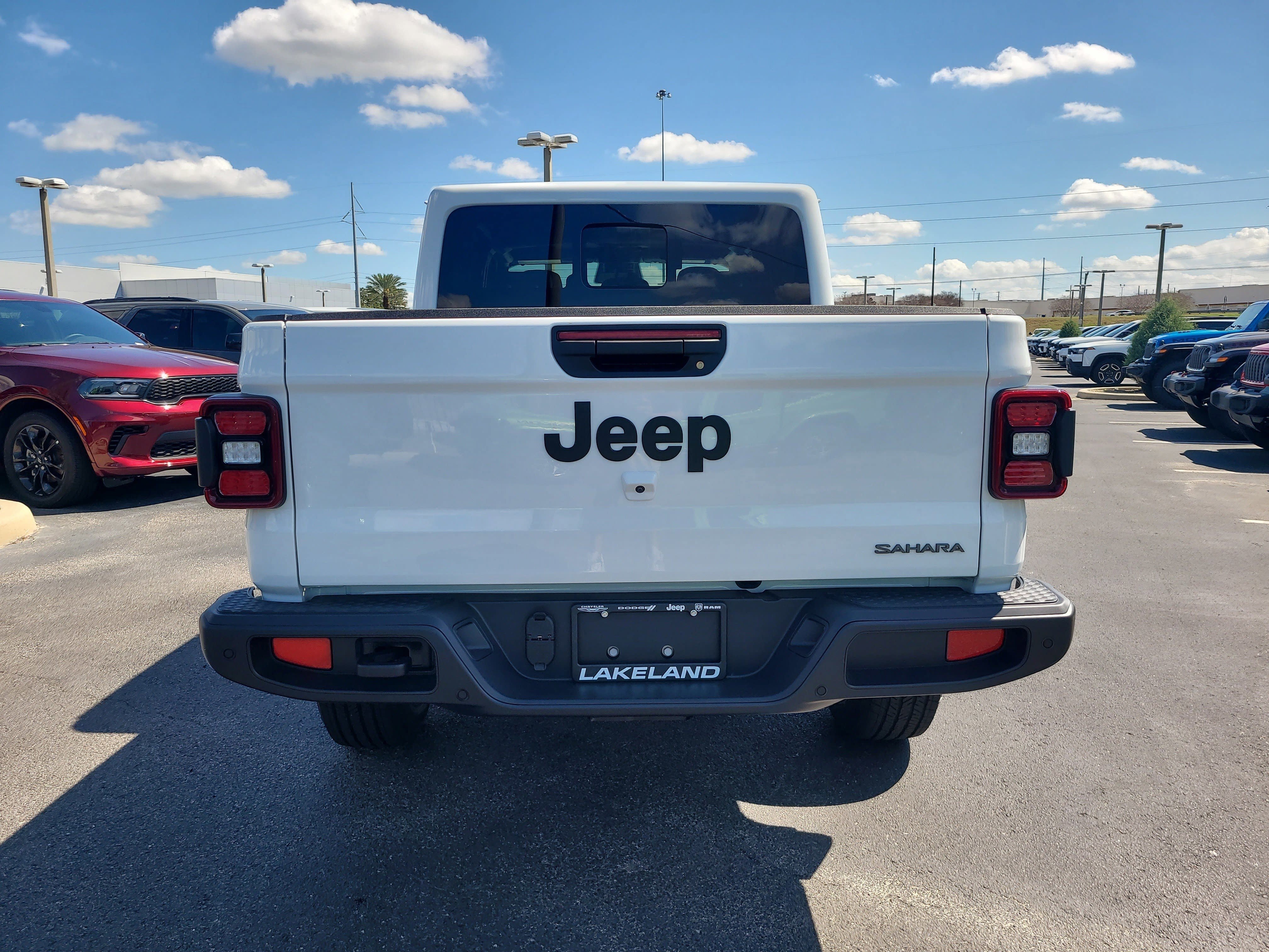 New 2026 Bright White Clear-Coat Exterior Paint Jeep Sahara image 7