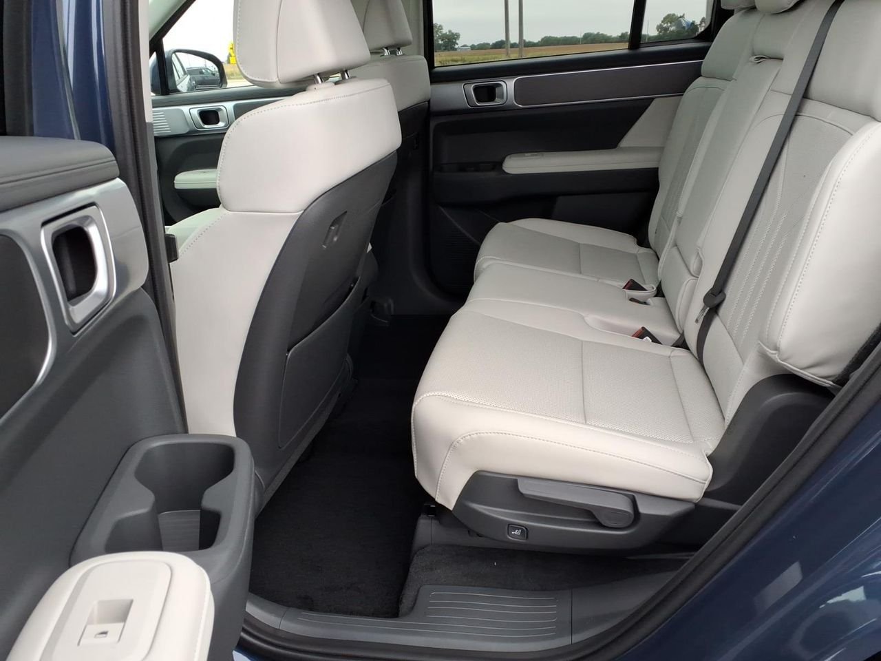 New 2027 Atlantis Blue Hyundai SEL image 4