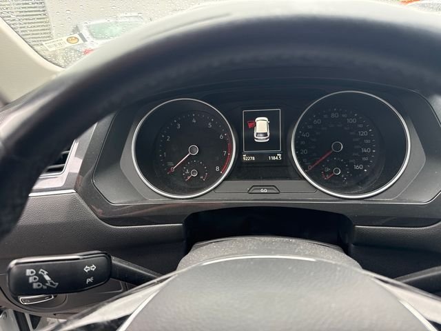 Used 2018 Pure White Volkswagen 2.0T SE image 12