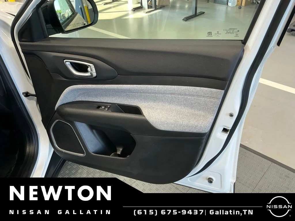 Used 2022 Bright White Clearcoat Jeep Latitude Lux image 41