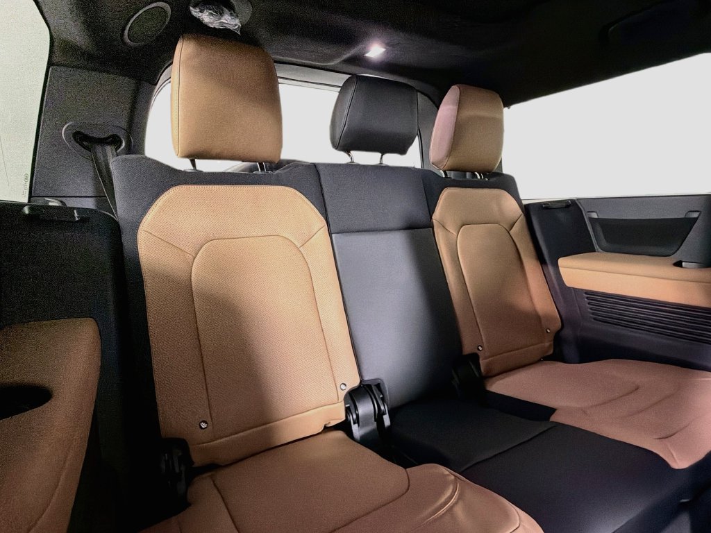 New 2026 Fuji White Land Rover V8 image 29
