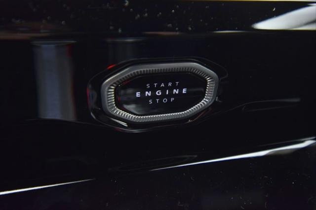 New 2026 Diamond Black Crystal Pearlcoat Jeep Limited image 21