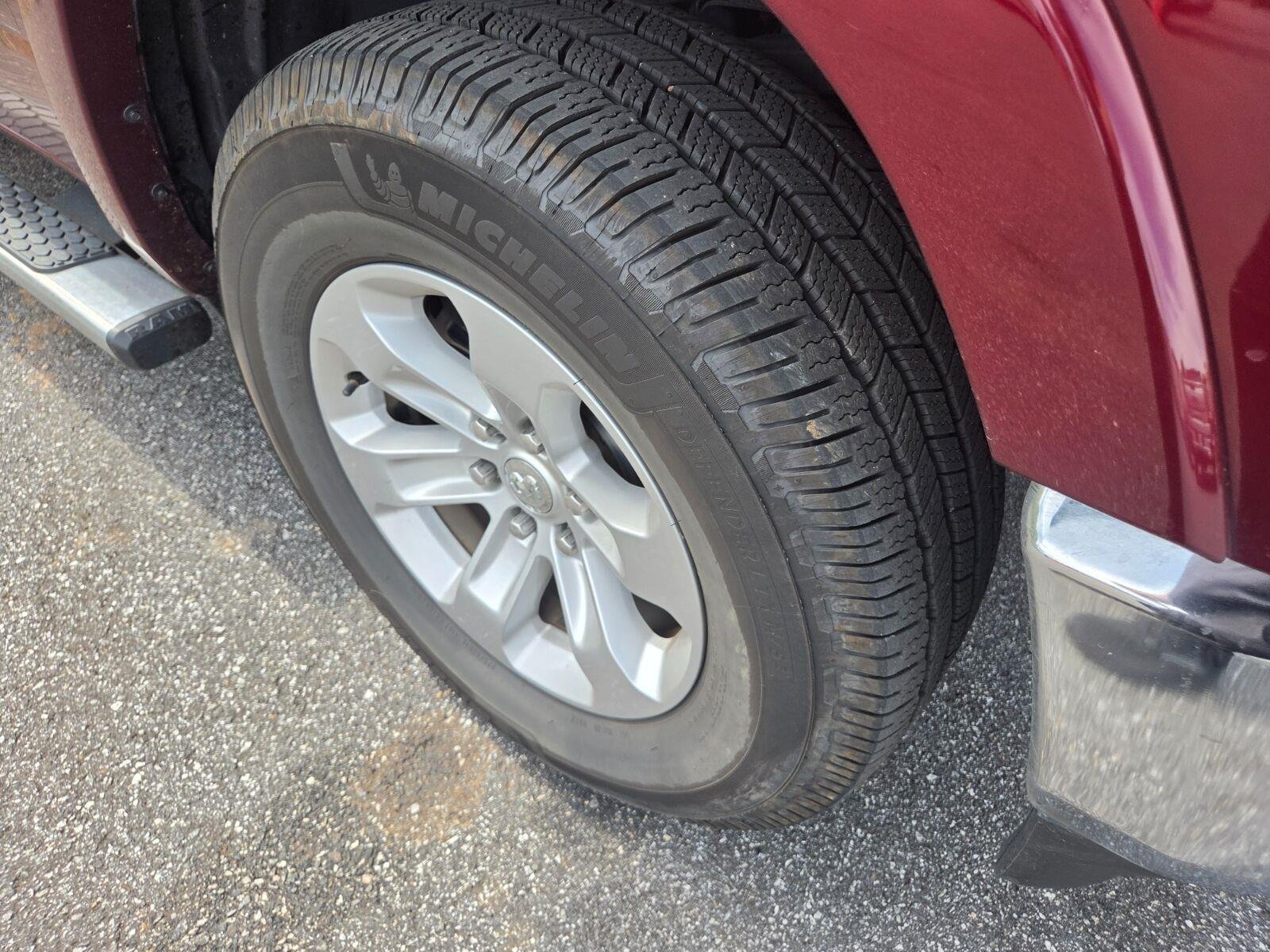 Used 2019 Delmonico Red Pearlcoat Ram Laramie image 4