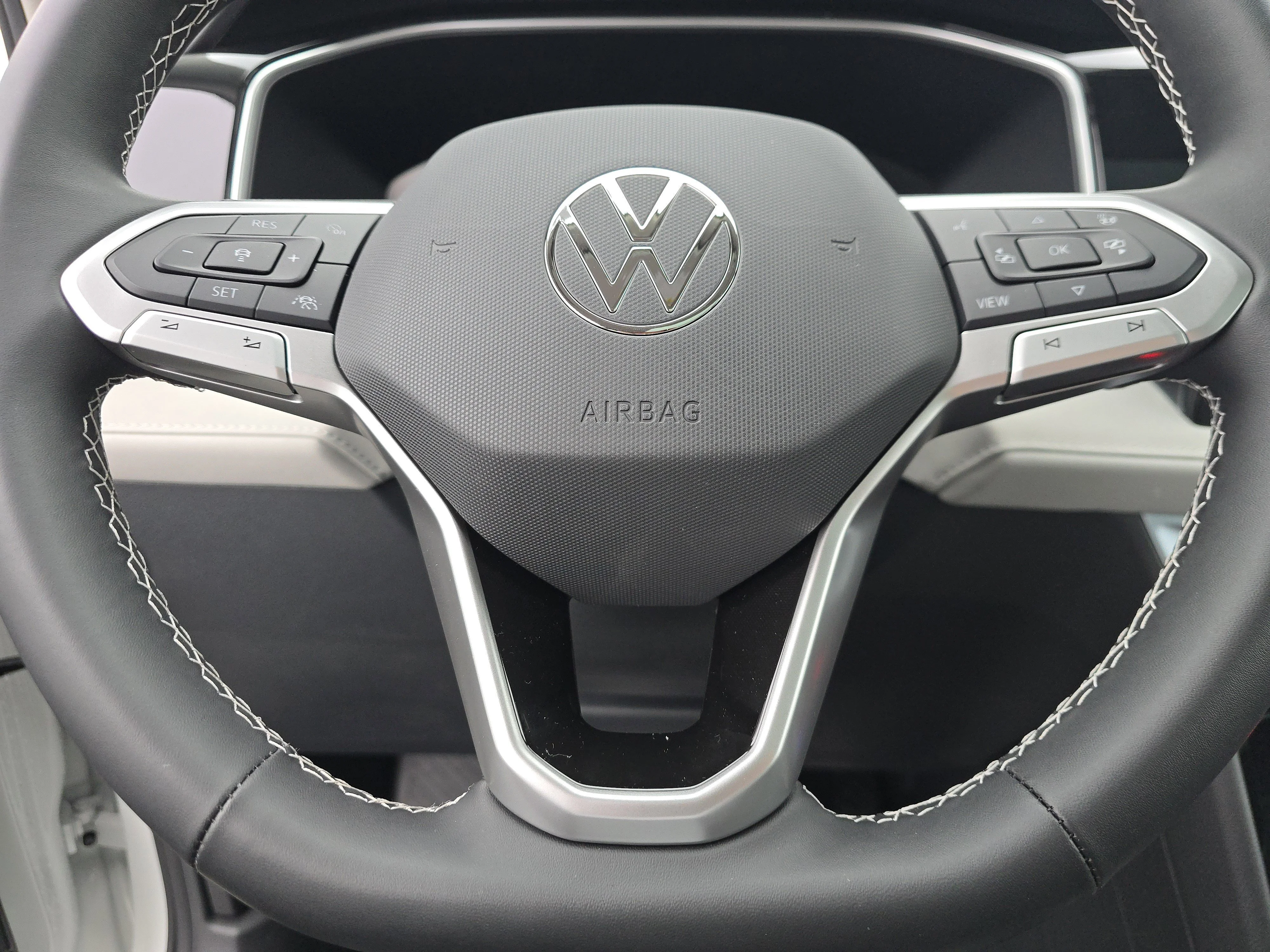 New 2026 Pure White Volkswagen SE image 20