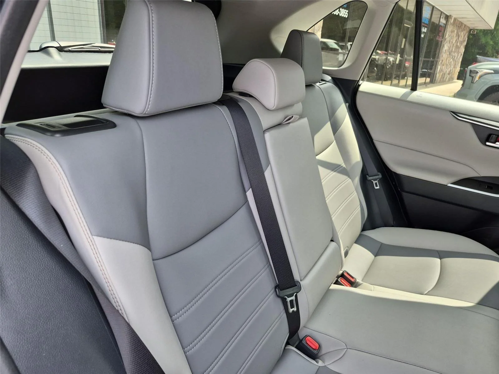 Used 2025 Silver Sky Metallic Toyota XLE Premium image 34