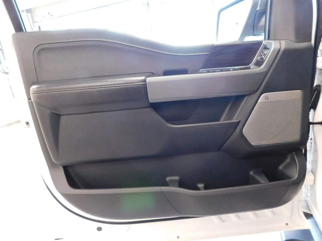 Certified Used 2025 Oxford White Ford Lariat image 11