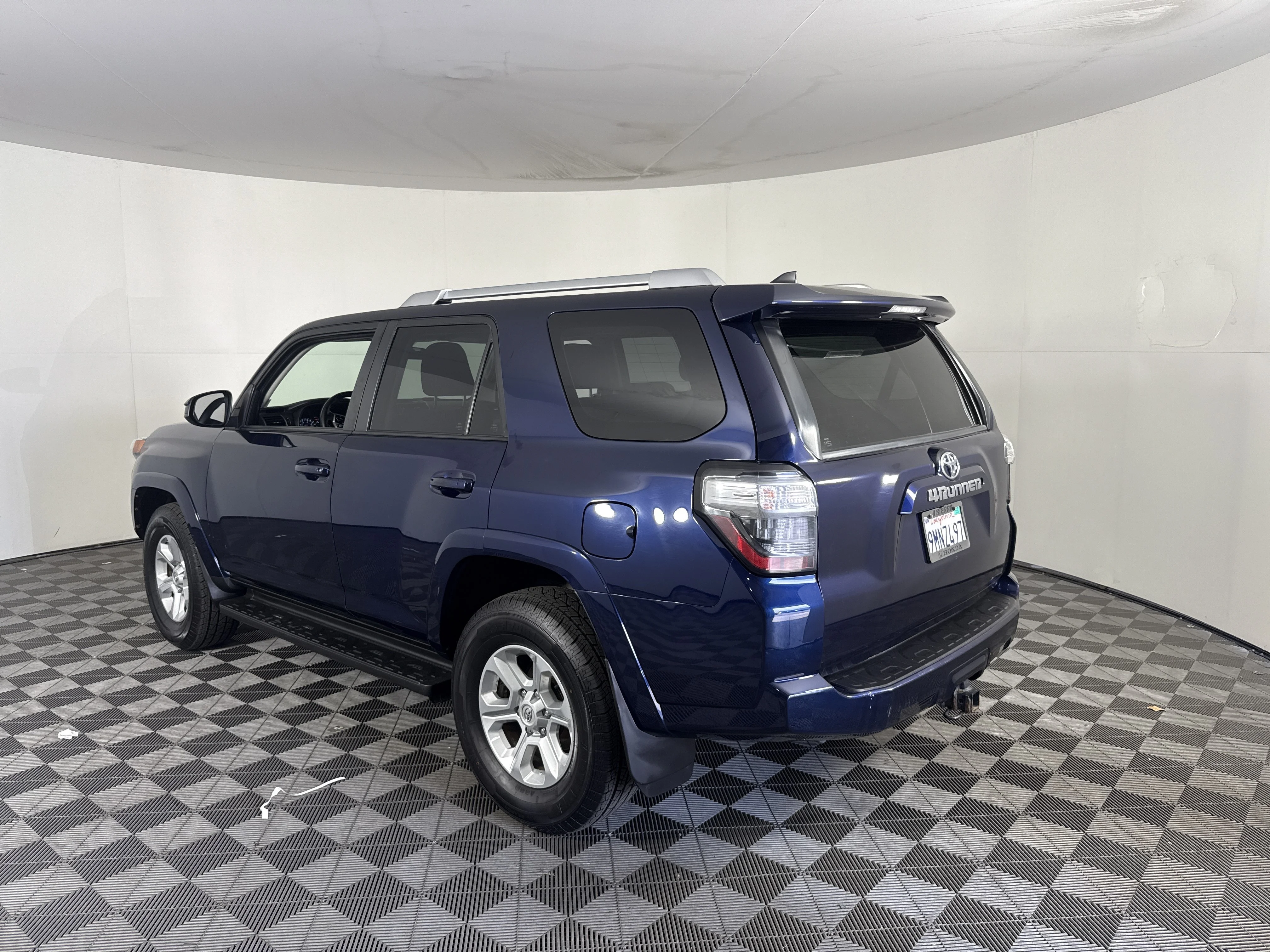 Used 2017 Nautical Blue Metallic Toyota SR5 image 6