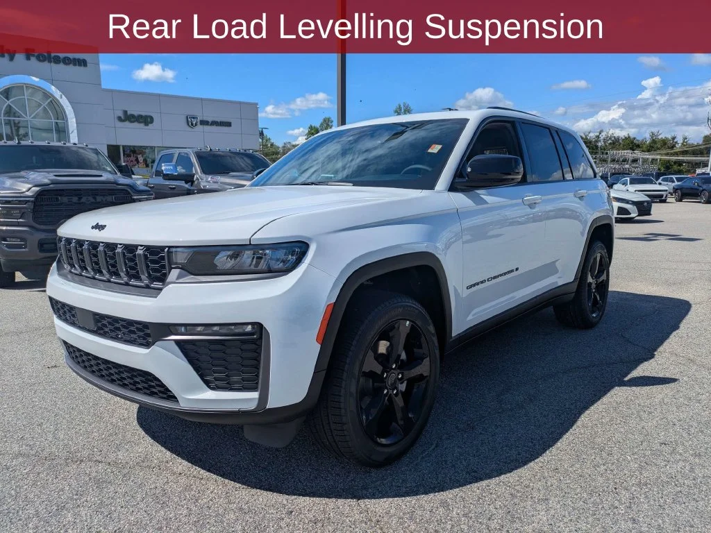 New 2027 Bright White Clear-Coat Paint Jeep Limited image 9