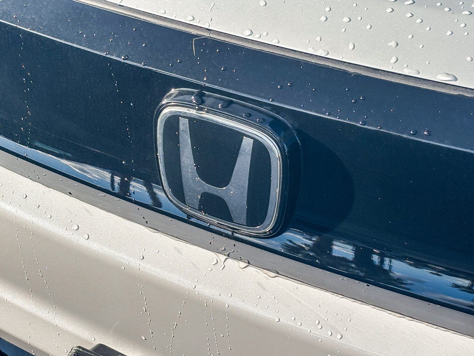 New 2026 Frostline White Pearl Honda Touring image 9