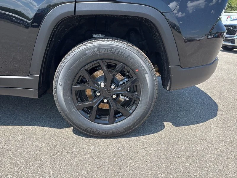 New 2026 Diamond Black Crystal Pearlcoat Jeep Altitude image 38