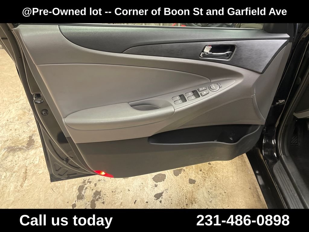 Used 2013 Black Hyundai GLS image 15