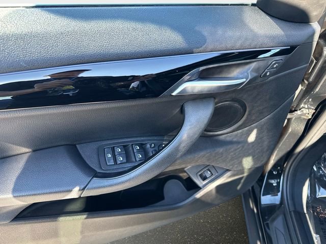 Used 2020  BMW xDrive28i image 16