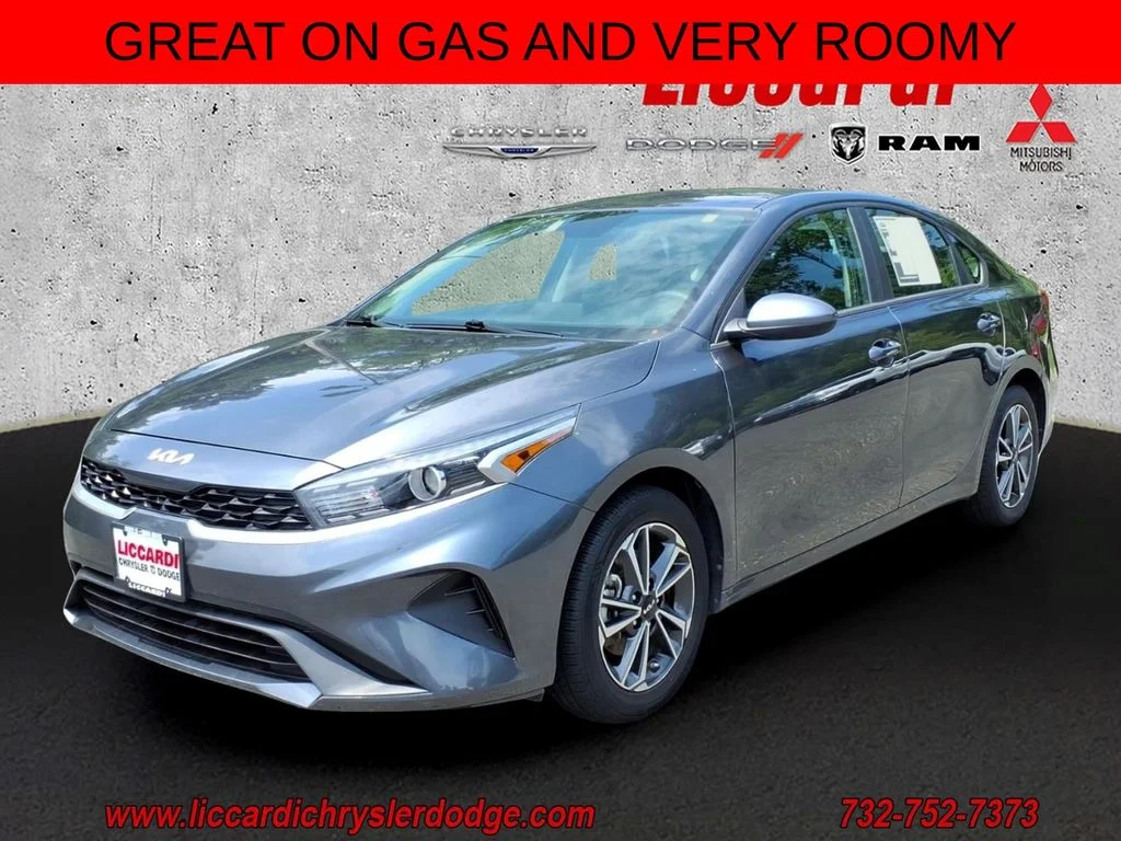 Used 2023 Gray Kia LXS image 3