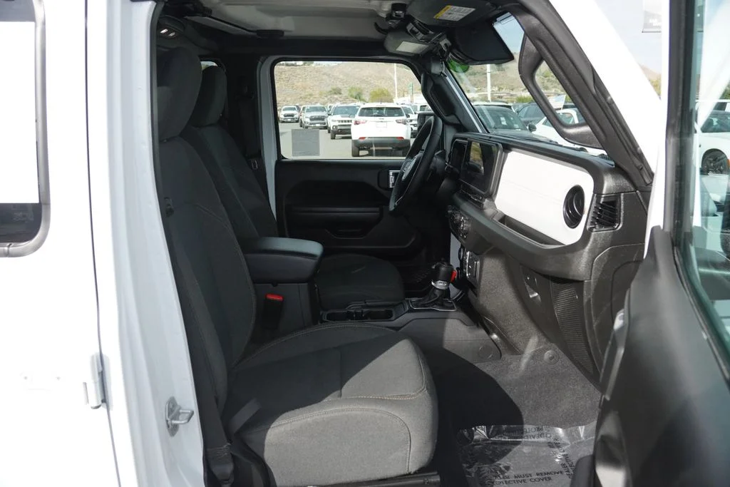 Used 2025 White Jeep Sport S image 29