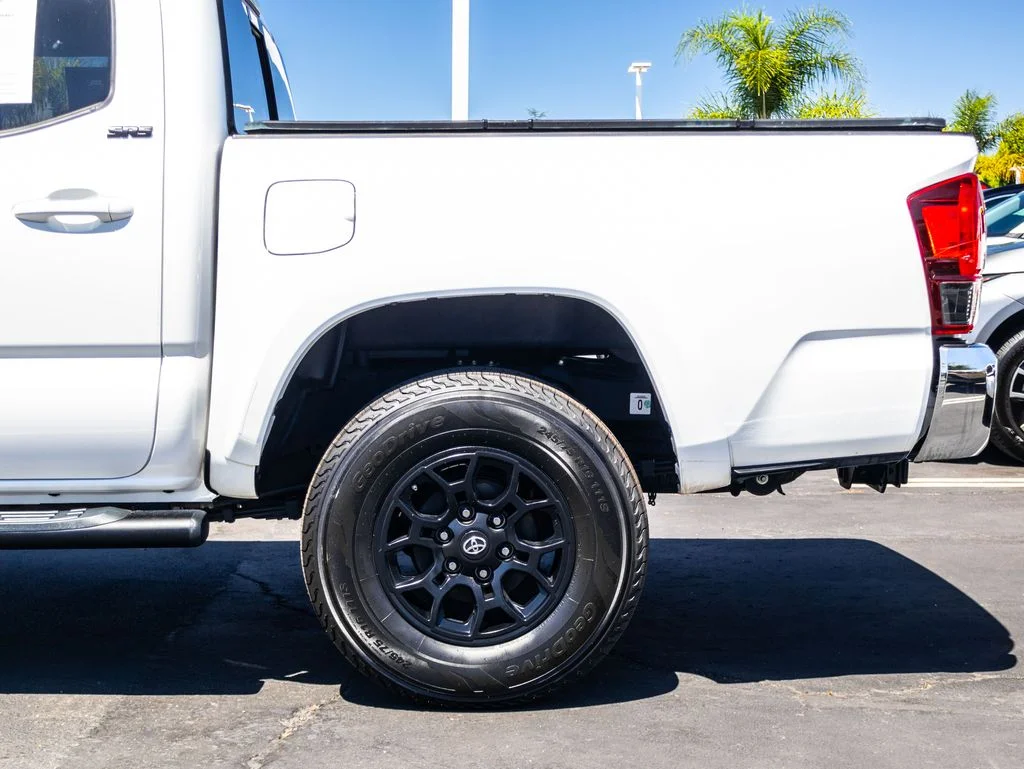 Used 2019 White Toyota SR5 image 6