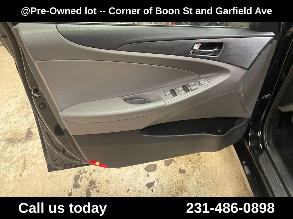 Used 2013 Black Hyundai GLS image 15