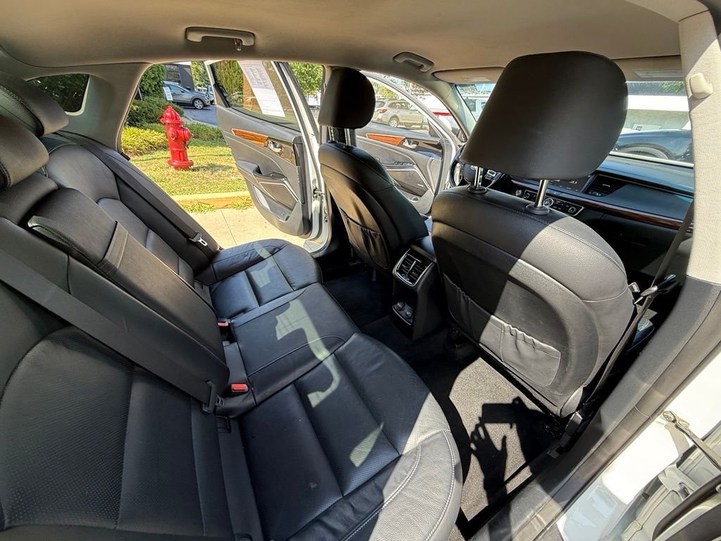 Used 2017 White Kia Premium image 25