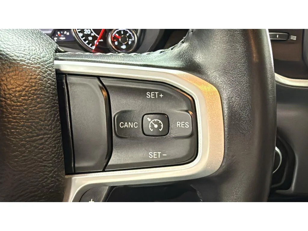 Used 2022 Billet Silver Metallic Clearcoat Ram Big Horn Crew Cab 4X4 3.6L V6 1 OWNER image 23
